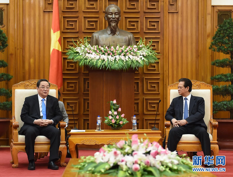12月25日至27日，中共中央政治局常委、全國政協主席俞正聲對越南進行正式訪問。這是12月26日，俞正聲在河內會見越南政府總理阮晉勇。 新華社記者劉建生攝