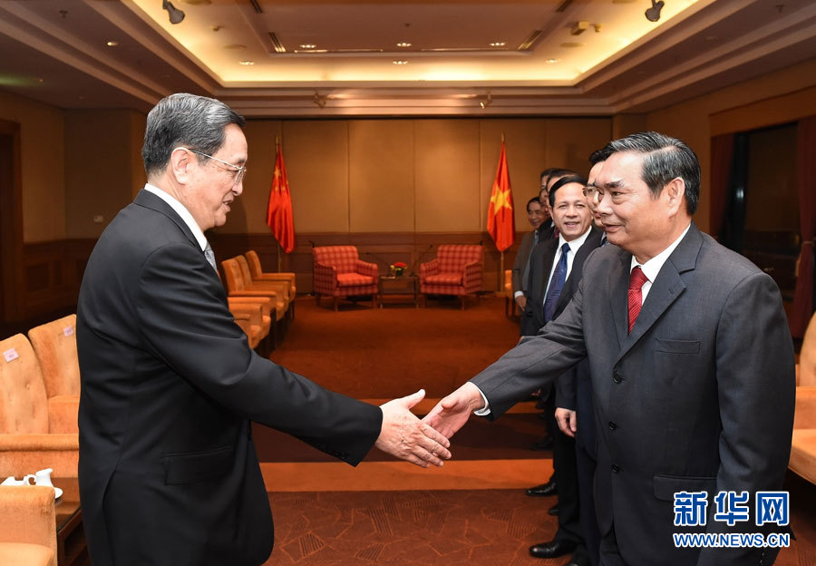 12月25日至27日，中共中央政治局常委、全國政協主席俞正聲對越南進行正式訪問。這是12月25日，俞正聲在河內會見越共中央書記處常務書記黎鴻英。 新華社記者劉建生攝