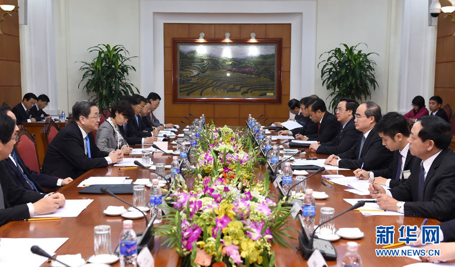 12月25日至27日，中共中央政治局常委、全國政協主席俞正聲對越南進行正式訪問。這是12月26日，俞正聲在河內與越南祖國陣線主席阮善仁舉行會談。 新華社記者馬占成攝
