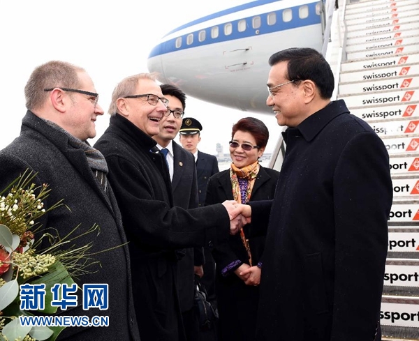 1月20日，中國國務院總理李克強抵達瑞士蘇黎世，出席達沃斯世界經濟論壇年會并對瑞士進行工作訪問。 新華社記者 饒愛民 攝 