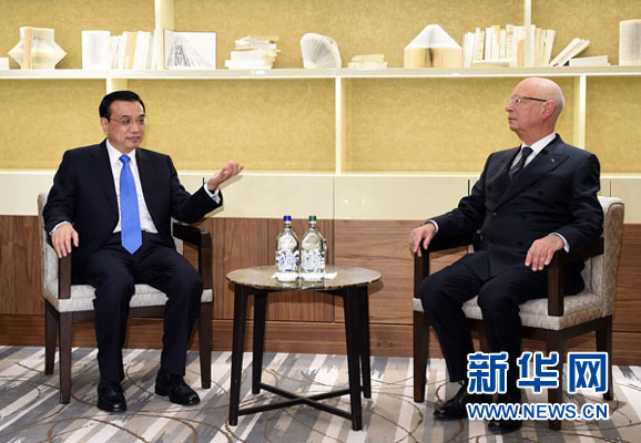1月20日，中國國務院總理李克強在瑞士達沃斯會見世界經濟論壇主席施瓦布。新華社記者 李濤 攝