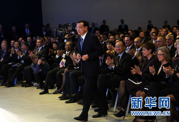 1月21日，中國國務院總理李克強在瑞士達沃斯舉行的世界經濟論壇全會發表特別致辭并回答提問。 新華社記者 劉衛兵 攝