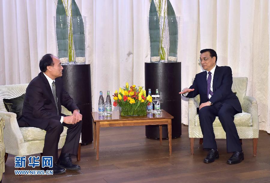 1月22日，中國國務院總理李克強在瑞士蘇黎世會見國際電信聯盟秘書長趙厚麟。 新華社記者 李濤 攝