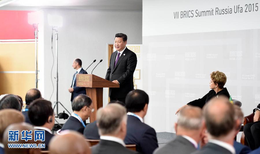 7月9日，金磚國家領導人同金磚國家工商理事會代表對話會在俄羅斯烏法舉行。中國國家主席習近平、俄羅斯總統普京、巴西總統羅塞夫、印度總理莫迪、南非總統祖馬等共同出席。新華社記者 張鐸 攝 