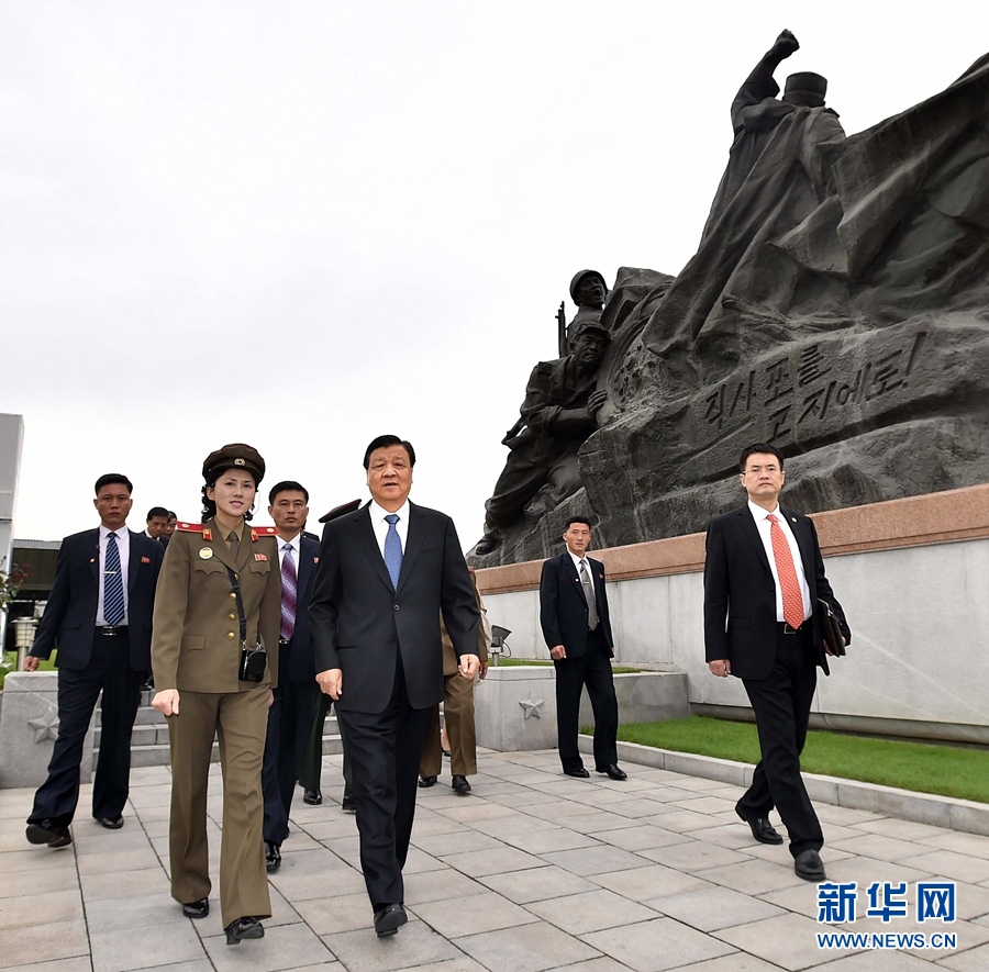 10月10日，正在朝鮮訪問的中共中央政治局常委、中央書記處書記劉云山在平壤參觀朝鮮祖國解放戰爭勝利紀念館。 新華社記者 李濤 攝