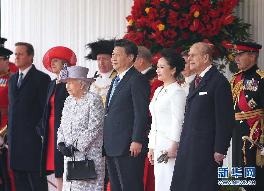 10月20日，對英國進行國事訪問的國家主席習近平出席英國女王伊麗莎白二世在倫敦騎兵檢閱場舉行的隆重歡迎儀式。 新華社記者 龐興雷 攝