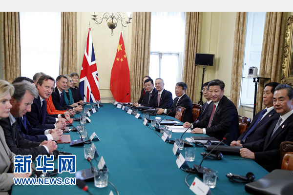 10月21日，國家主席習近平在倫敦唐寧街首相府同英國首相卡梅倫舉行會談。 新華社記者 鞠鵬 攝 