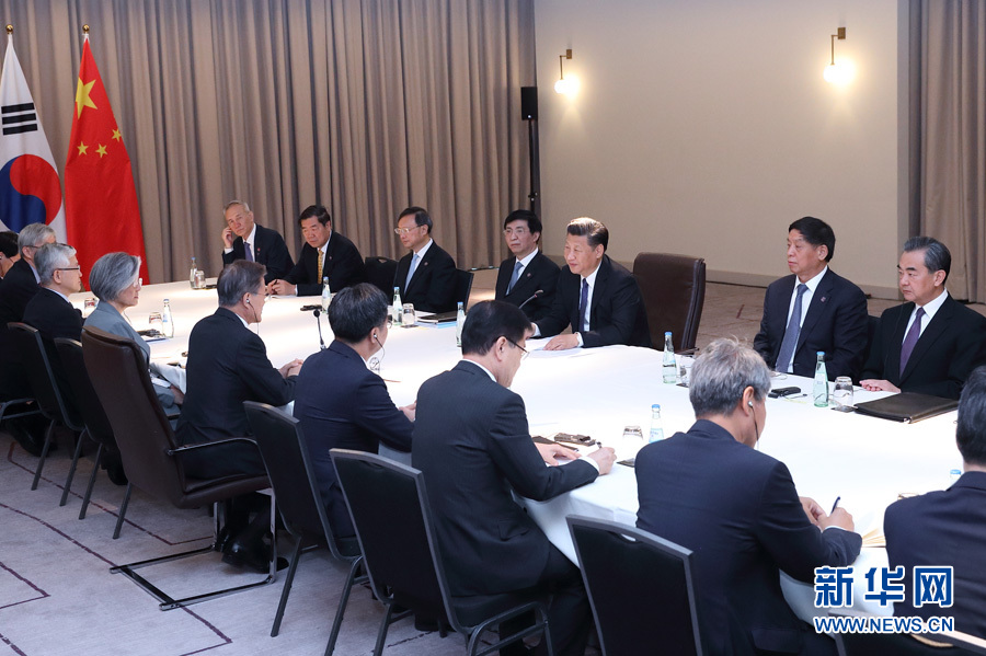 7月6日，國家主席習近平在柏林會見韓國總統文在寅。 新華社記者 王曄攝