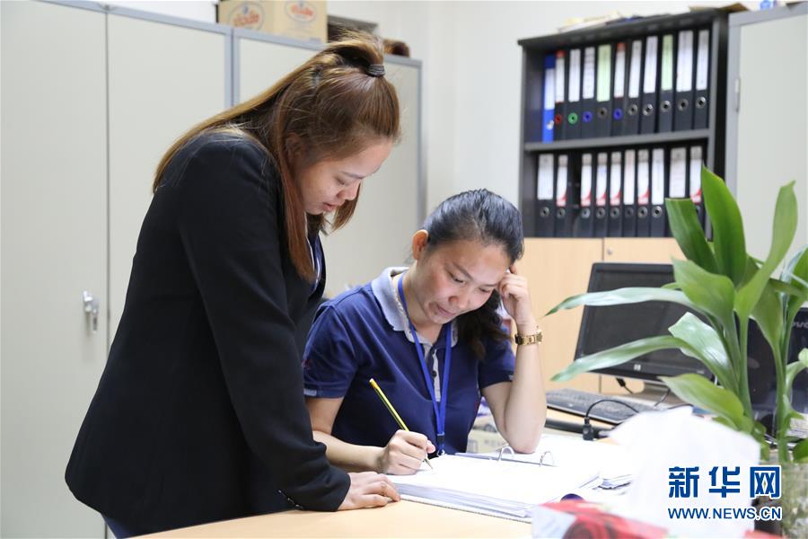 （國際·圖文互動）（1）通訊：“信守承諾，一諾千金”——一個老撾女孩在中國企業的十年成長史