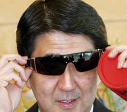 2015，安倍會繼續"暴走"嗎？