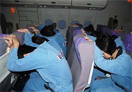 系好安全帶，記住安全門