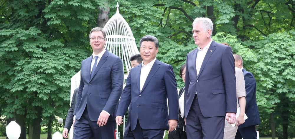 習近平出席塞爾維亞總統尼科利奇、總理武契奇共同舉行的午宴