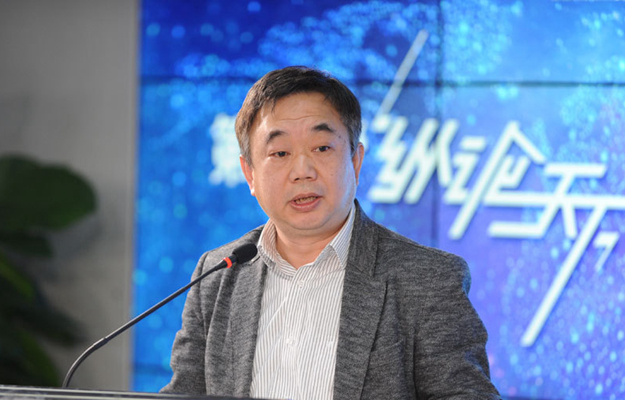 倪峰：明年看全球化，就是看中國